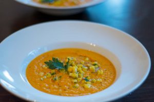 Möhren-Tomaten und Kokusmilch Suppe
